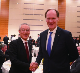 増子会長とマッケイ大使